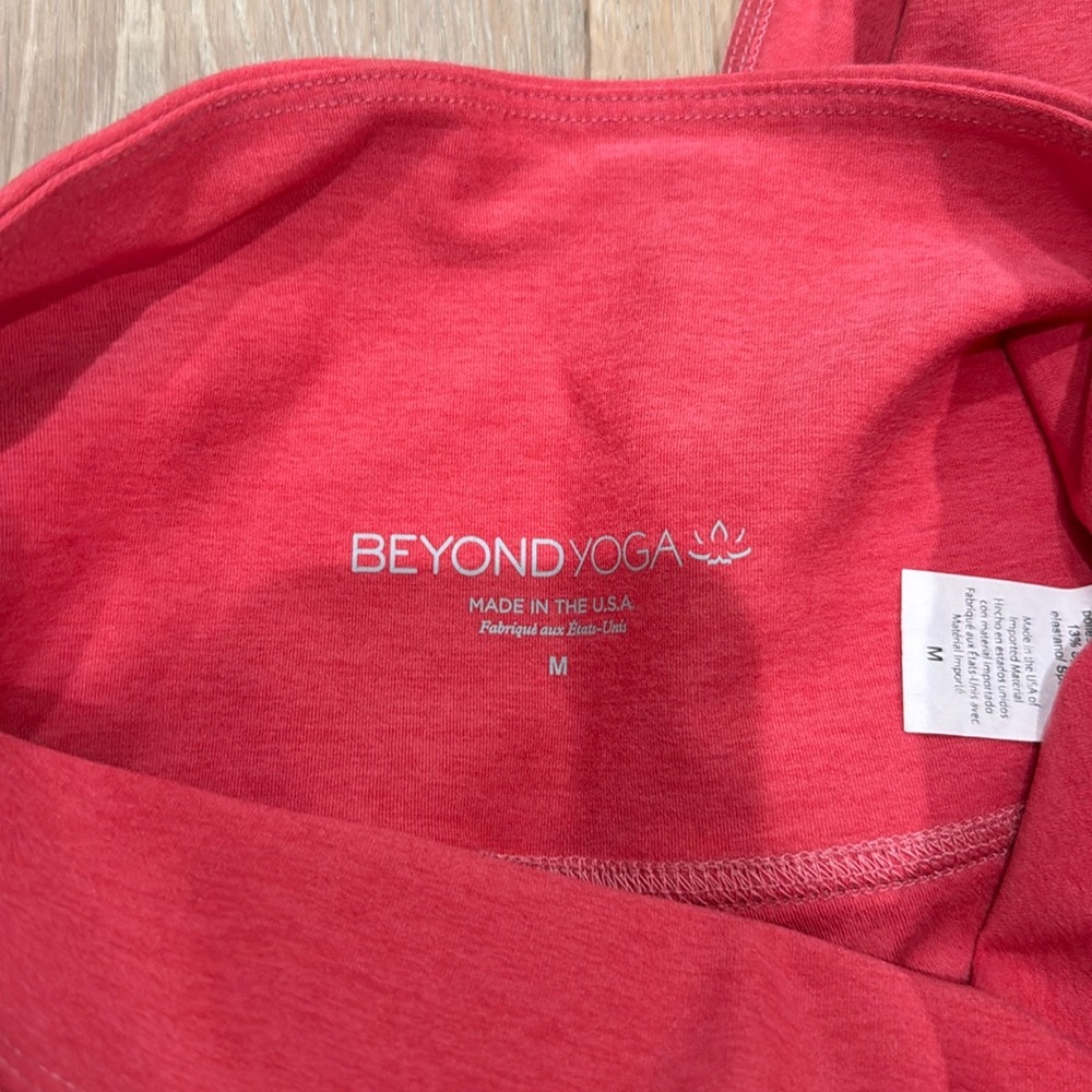 Beyond Yoga peach pink Leggings Sz M NWOT